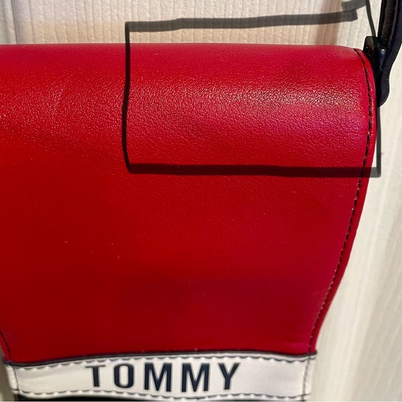 TOMMY HILFIGER Julia Coated Cotton Canvas iPhone Crossbody Mini Sized Bag - Picture 12 of 16